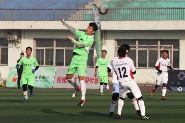 当代足球中场的15位顶尖球员